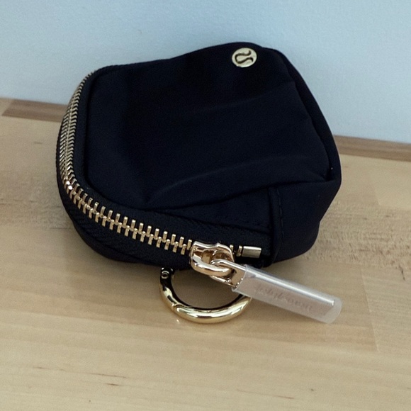 lululemon Everywhere Belt bag nano with Gold Accents - Picture 4 of 7